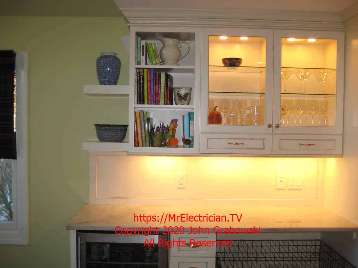 best light for glass kitchen cabinet