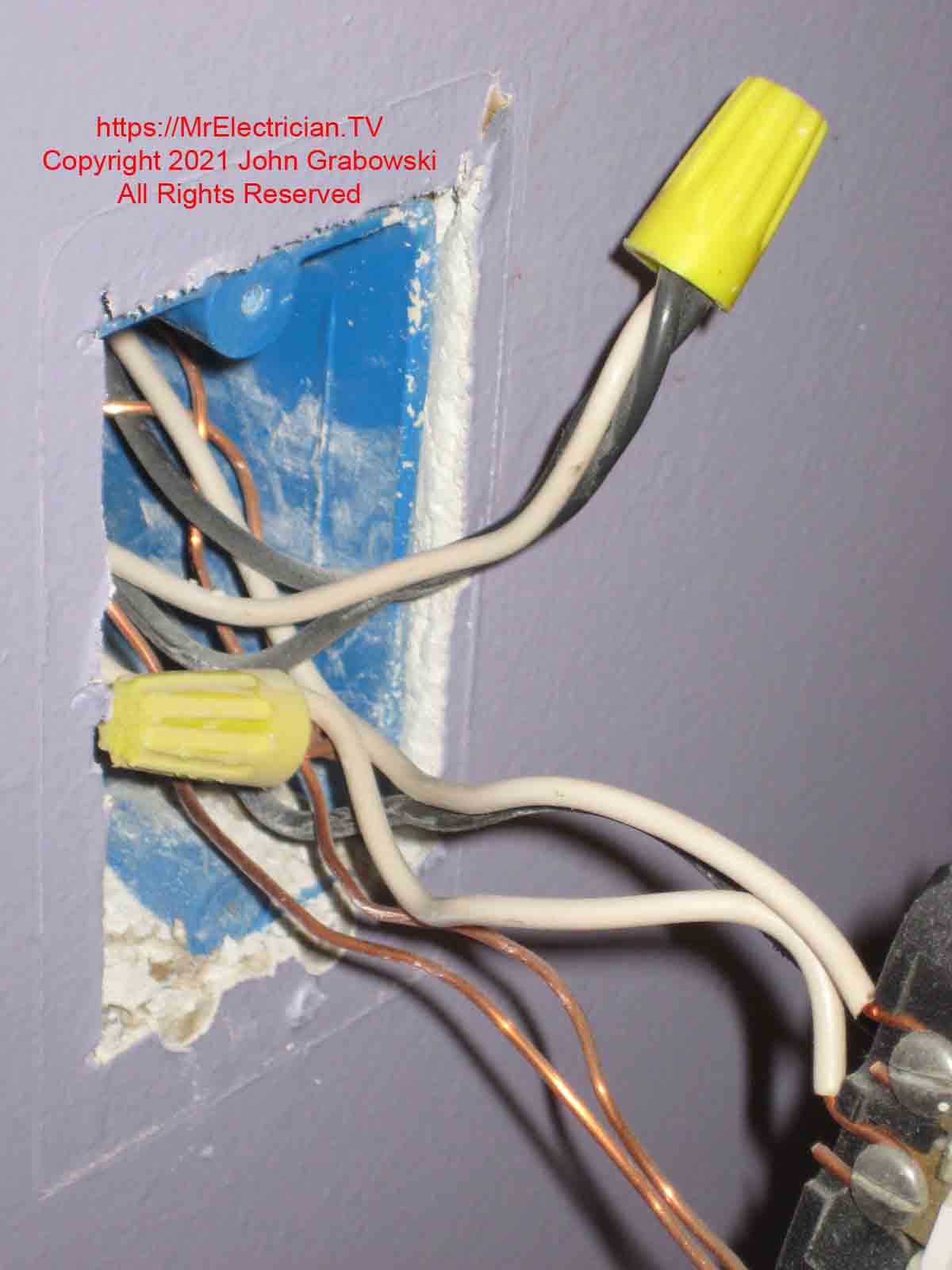 Switched outlet wiring connections