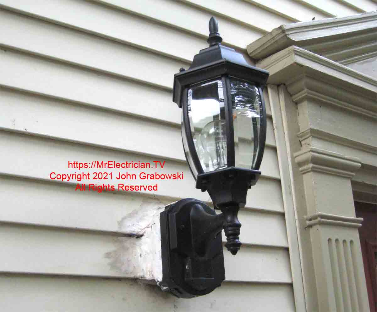 Repair An Outdoor Light Fixture, How To Install An Exterior Light Fixture On Wood Siding