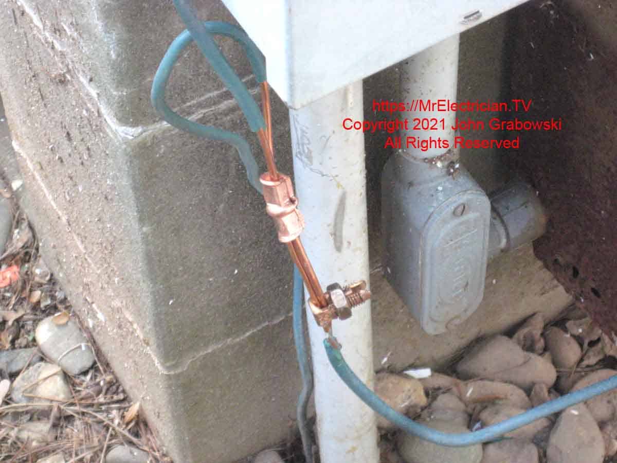 Pool bonding wire spliced with a copper crimp connector and a copper split bolt connector