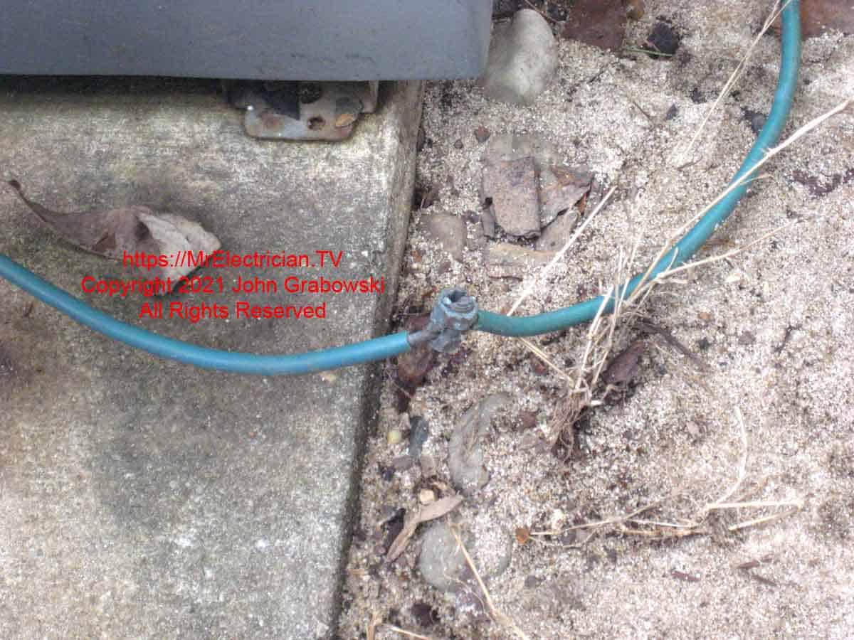 Swimming pool bonding wires spliced with a copper split bolt connector